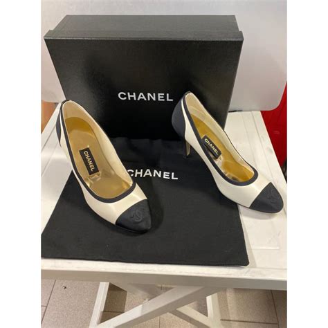 scarpe modello chanel bianche e nere|CHANEL.